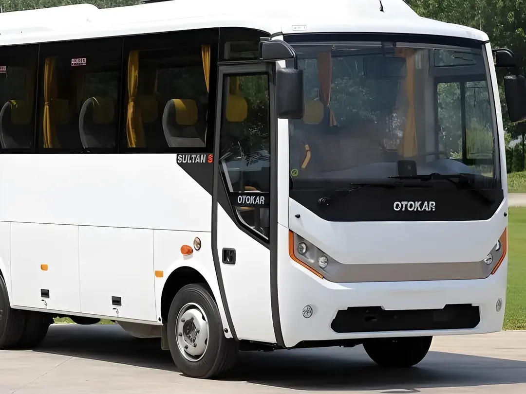 White midibus, front three-quarter view