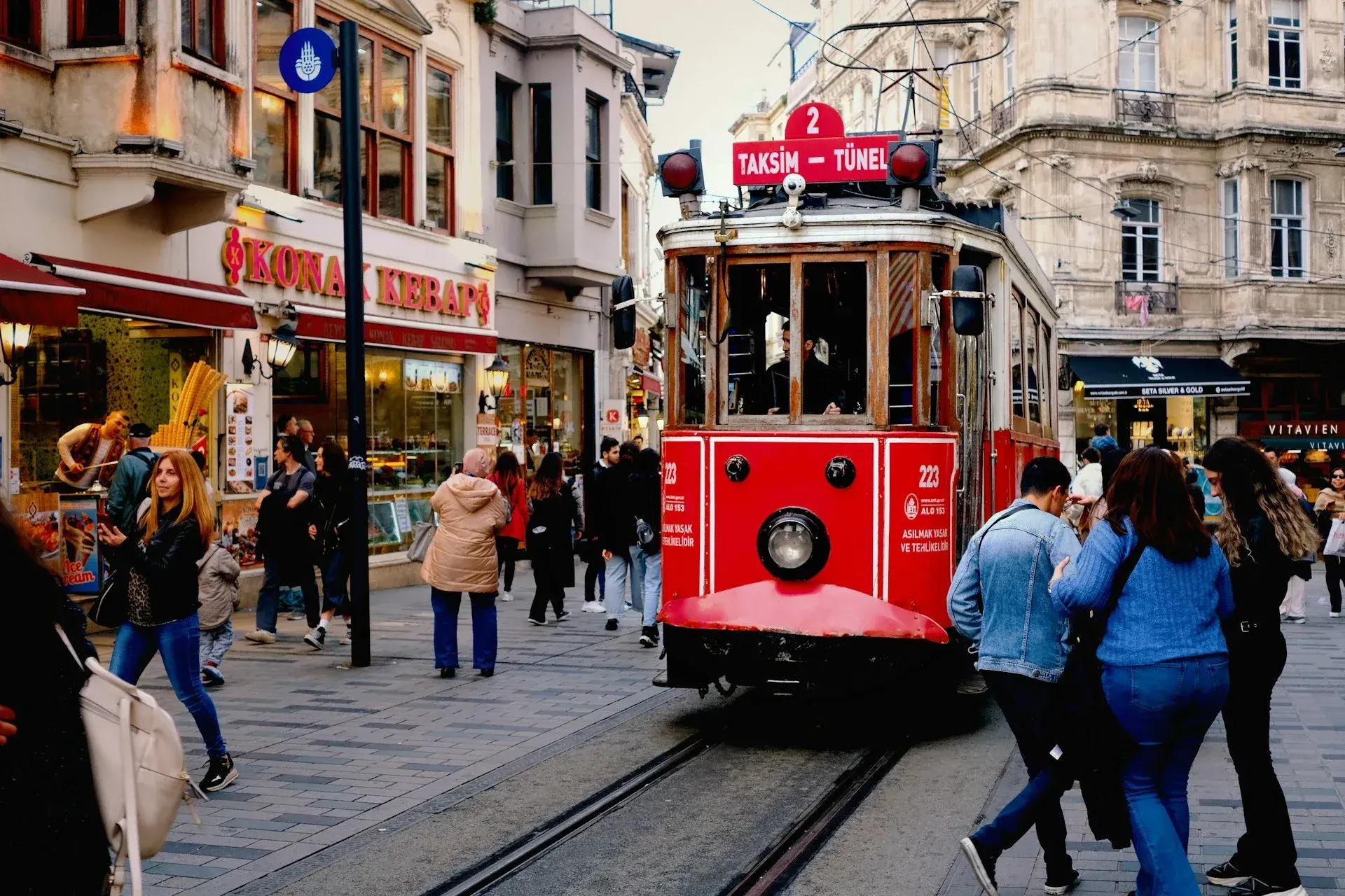 Istanbul May 1 Labour Day 2026 – Events, Traffic Closures & Airport Transfer Guide