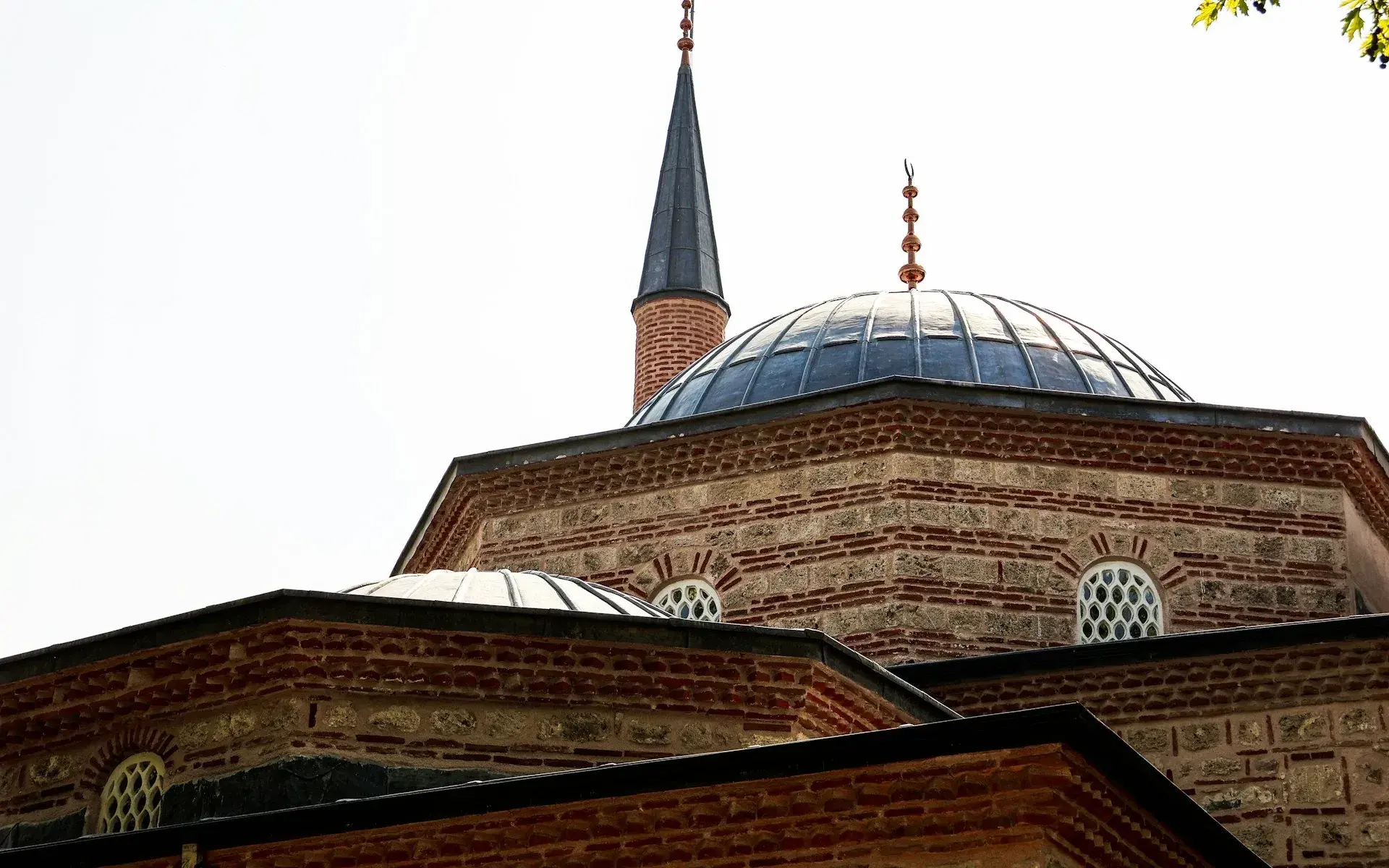 Coupole en faïence et minaret au cœur ottoman de Bursa