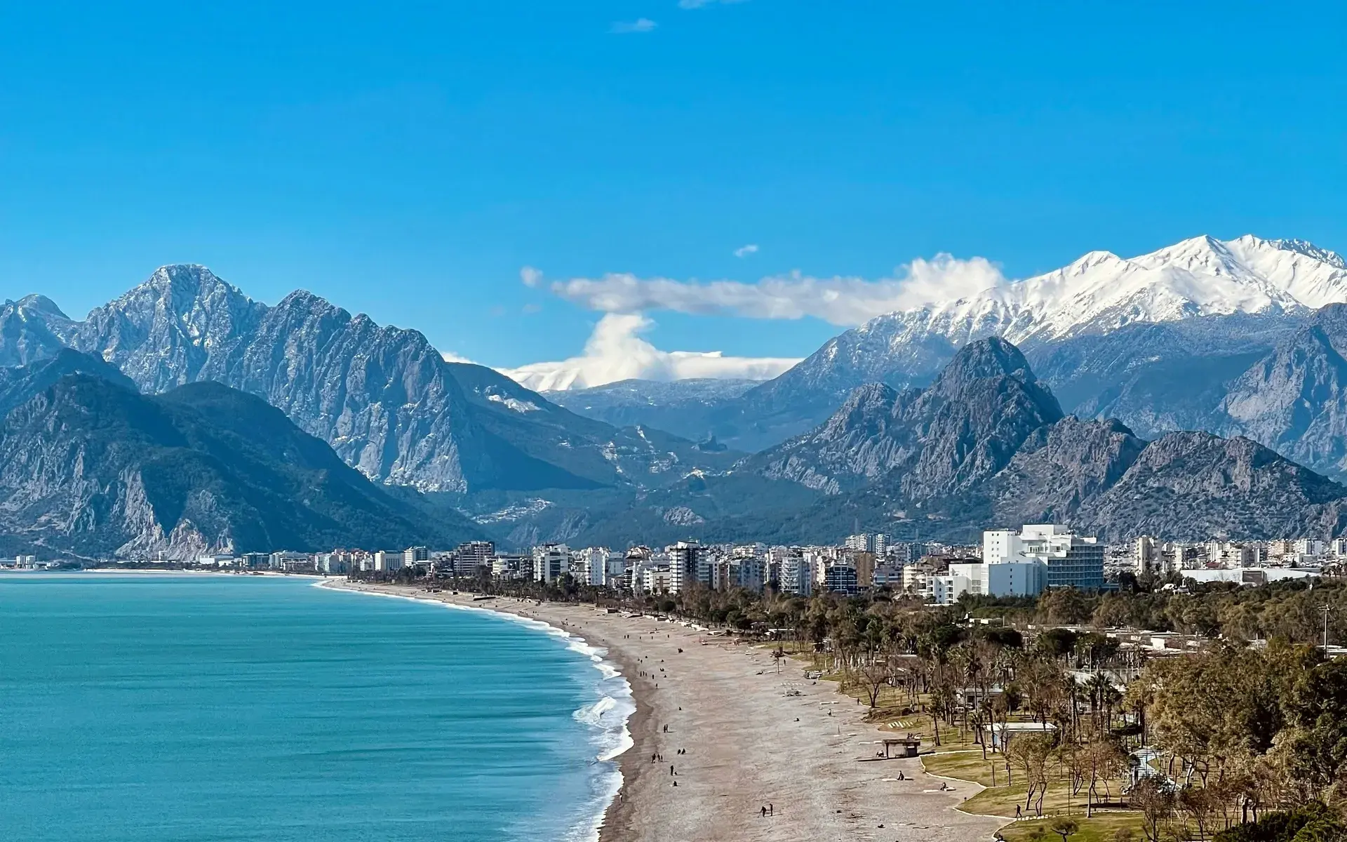 Konyaaltı Beach in Antalya with the Taurus Mountains behind the city