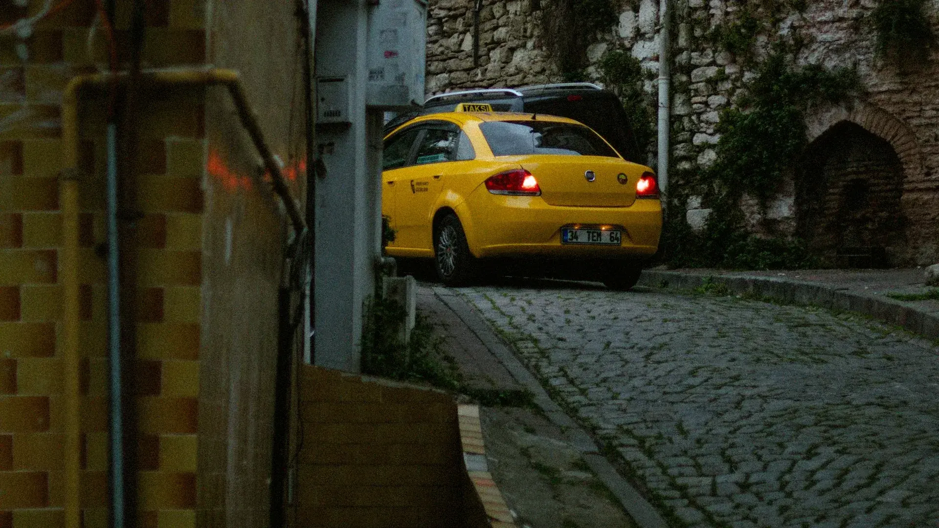 Uber & Bolt vs Private Transfer at Istanbul Airport 2026 — Honest Comparison