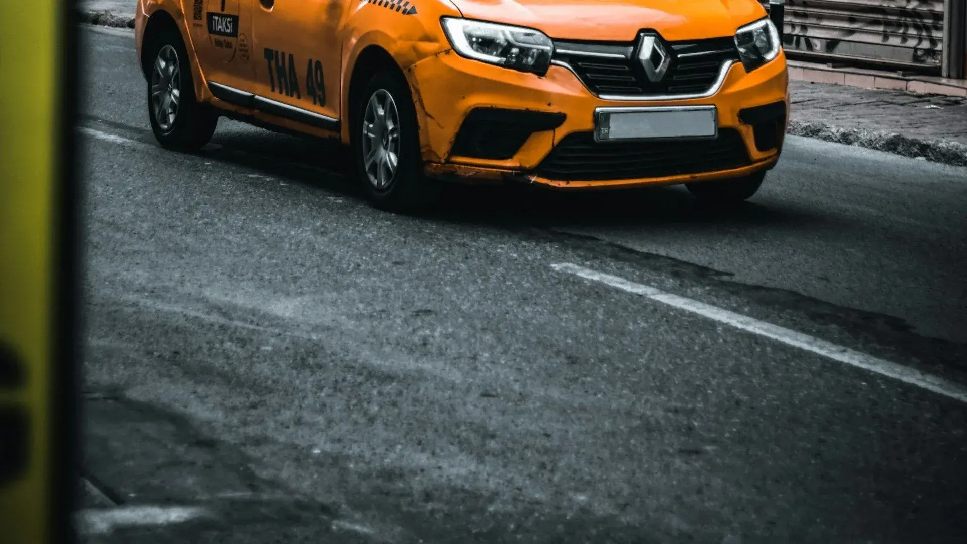VIP Transfer vs Taxi in Istanbul 2026: Which is Better?